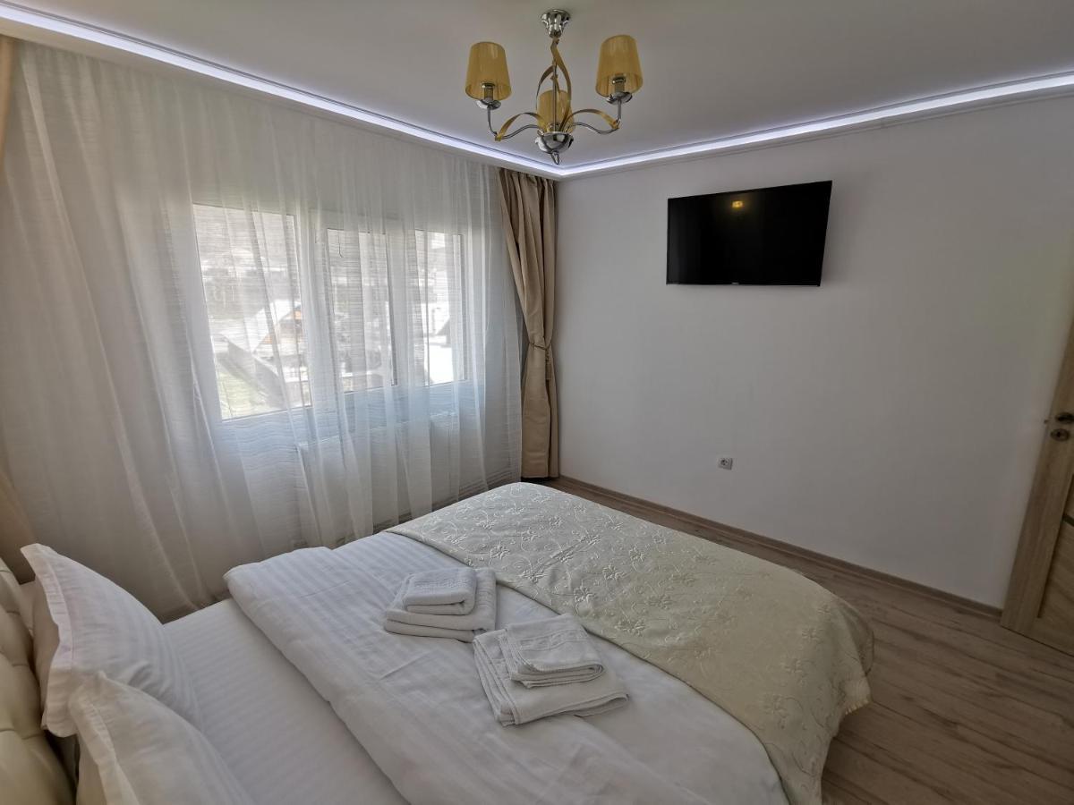 Apartament Gold Luxury Apartment Tirgu Ocna Bagian luar foto