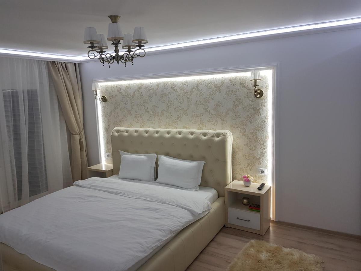 Apartament Gold Luxury Apartment Tirgu Ocna Bagian luar foto